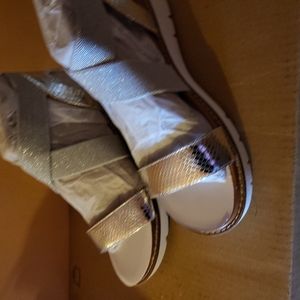 Bandolino strappy sandal, silver, brand new, size 9